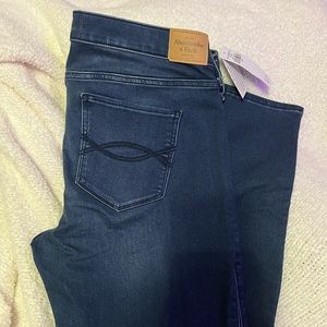Abercrombie & Fitch Jean Leggng !!NEW!!